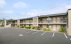 Travelodge By Wyndham Vancouver Lions Gate